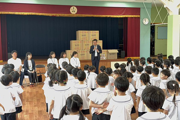 社内見学の様子
